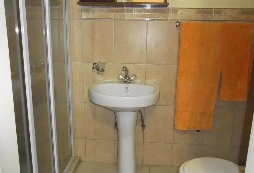 Deluxe Kolmen Hengen Huone, Bed And Breakfast Newlife Bnb