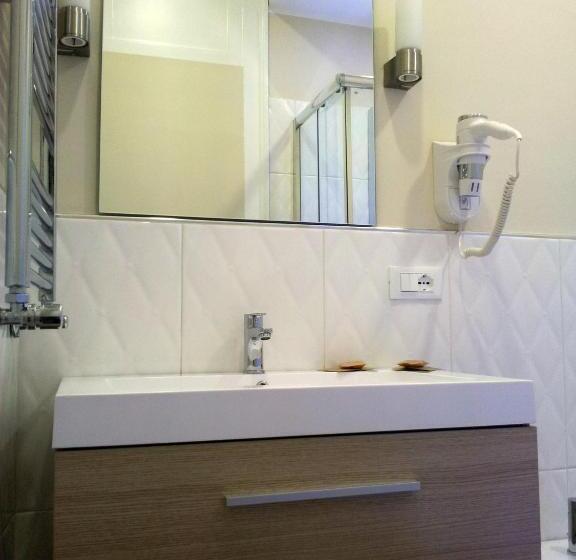 غرفة قياسية, Opera Relais