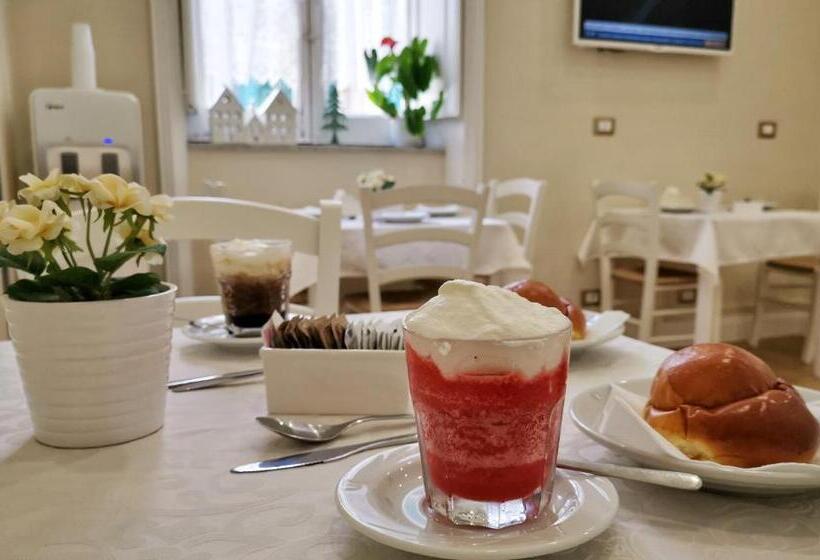 غرفة إقتصادية, Opera Relais