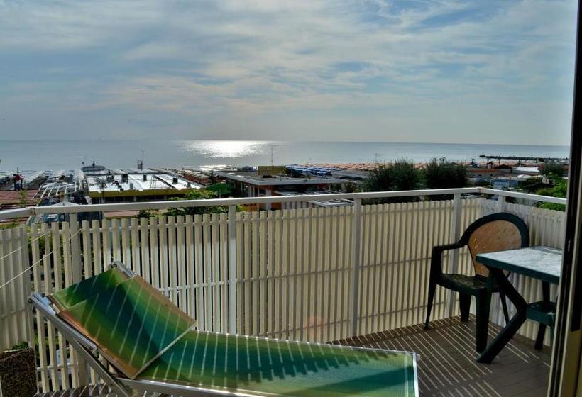 Camera Tripla Standard Vista Mare, Aba