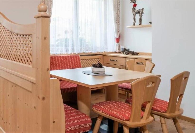 带1个卧室的带阳台的公寓, Miraval Natur