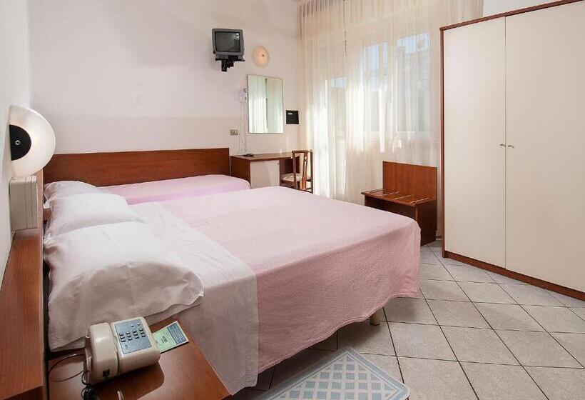 غرفة قياسية مزوَّدة بشُرفة, Odeon