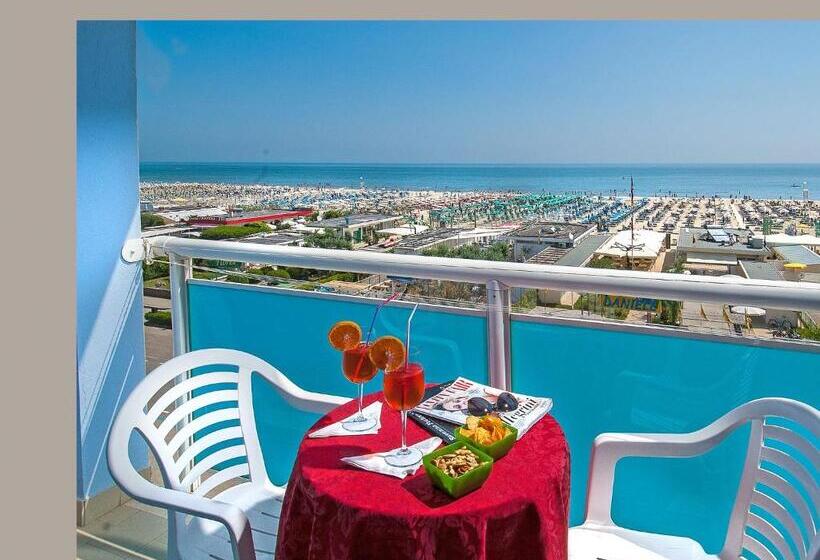 غرفة قياسية مطلّة علي البحر, Odeon