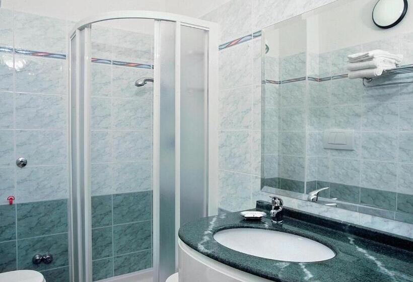 غرفة سوبيريور ثلاثية مطلّة علي البحر, Odeon