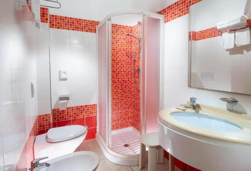 غرفة قياسية رباعية مطلة على البحر, Odeon