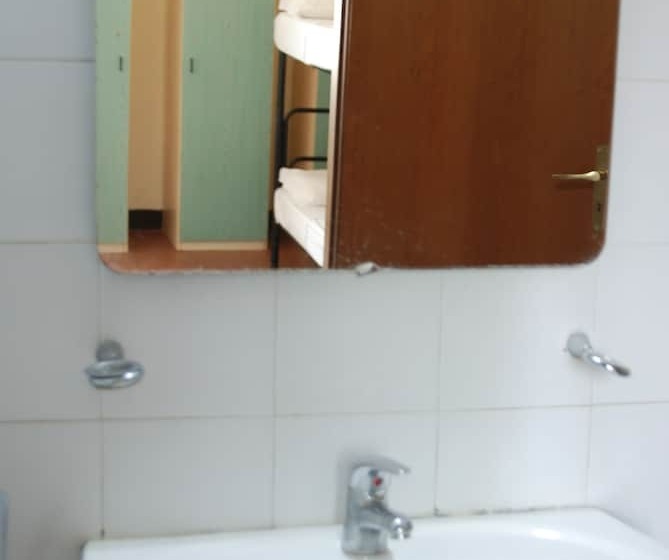 اتاق استاندارد سه تخته با سرویس بهداشتی مشترک, Il Chiostro Hostel And