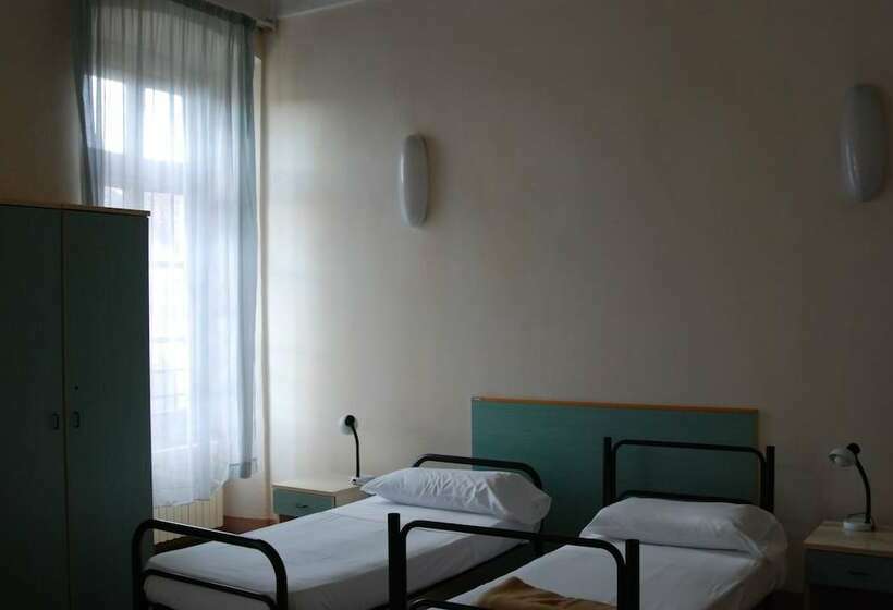 اتاق استاندارد با سرویس بهداشتی مشترک, Il Chiostro Hostel And