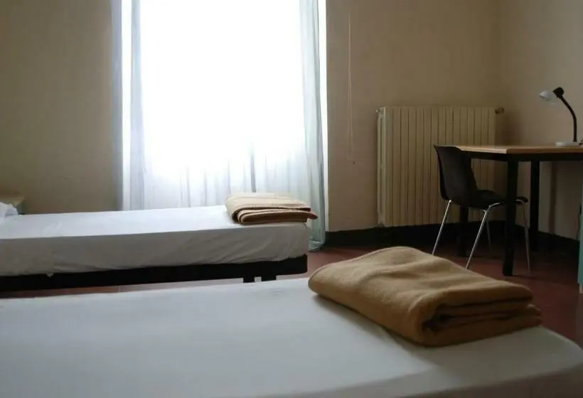 اتاق استاندارد با سرویس بهداشتی مشترک, Il Chiostro Hostel And