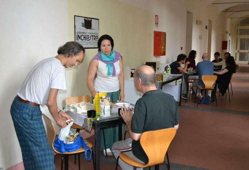 اتاق استاندارد با سرویس بهداشتی مشترک, Il Chiostro Hostel And