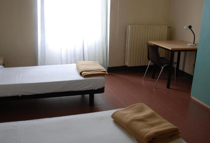 اتاق استاندارد چهارنفره با سرویس بهداشتی مشترک, Il Chiostro Hostel And