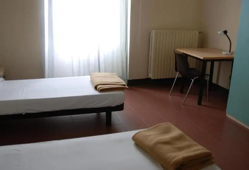 اتاق استاندارد چهارنفره با سرویس بهداشتی مشترک, Il Chiostro Hostel And