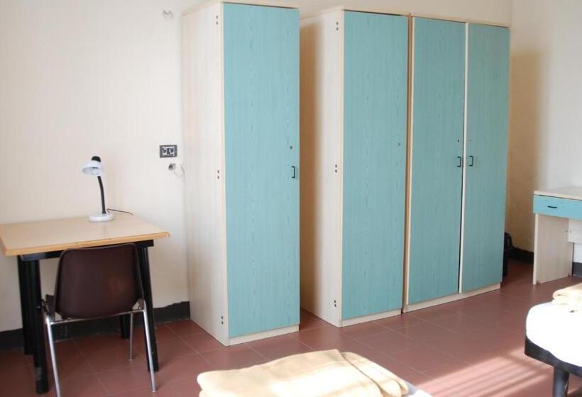 اتاق استاندارد چهارنفره با سرویس بهداشتی مشترک, Il Chiostro Hostel And