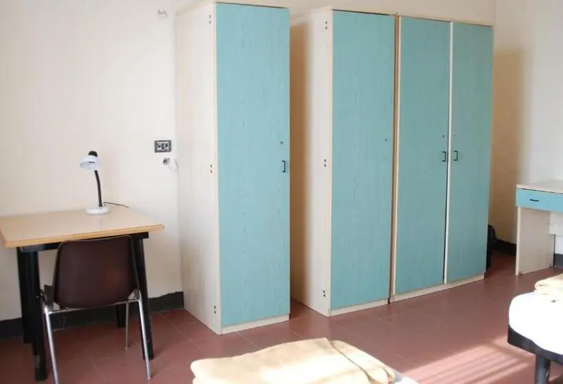 اتاق استاندارد چهارنفره با سرویس بهداشتی مشترک, Il Chiostro Hostel And