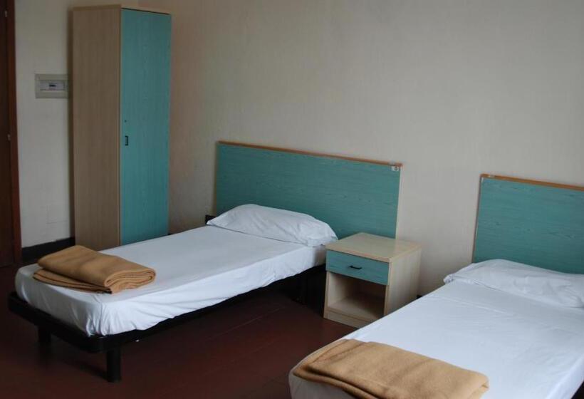 اتاق استاندارد چهارنفره با سرویس بهداشتی مشترک, Il Chiostro Hostel And