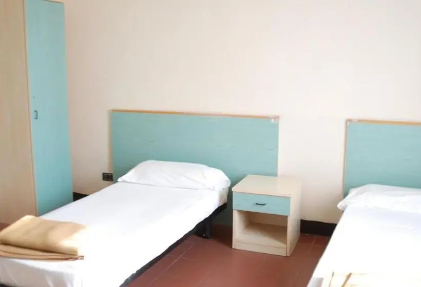 اتاق استاندارد سه تخته با سرویس بهداشتی مشترک, Il Chiostro Hostel And