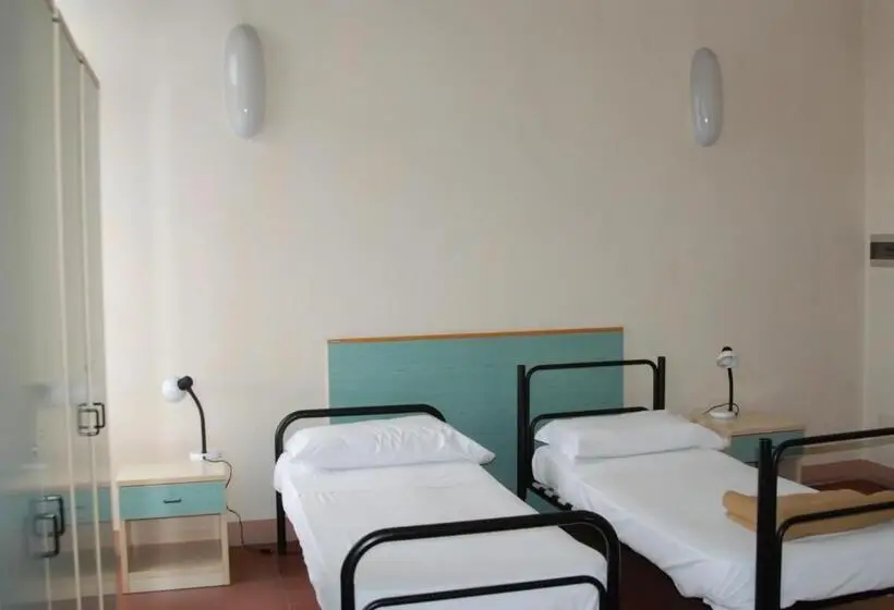 اتاق استاندارد سه تخته با سرویس بهداشتی مشترک, Il Chiostro Hostel And