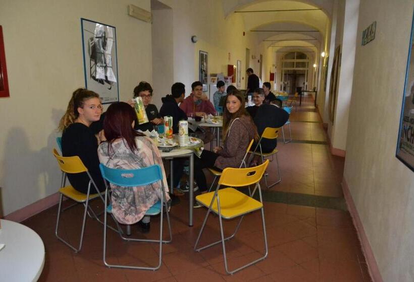 اتاق استاندارد با سرویس بهداشتی مشترک, Il Chiostro Hostel And