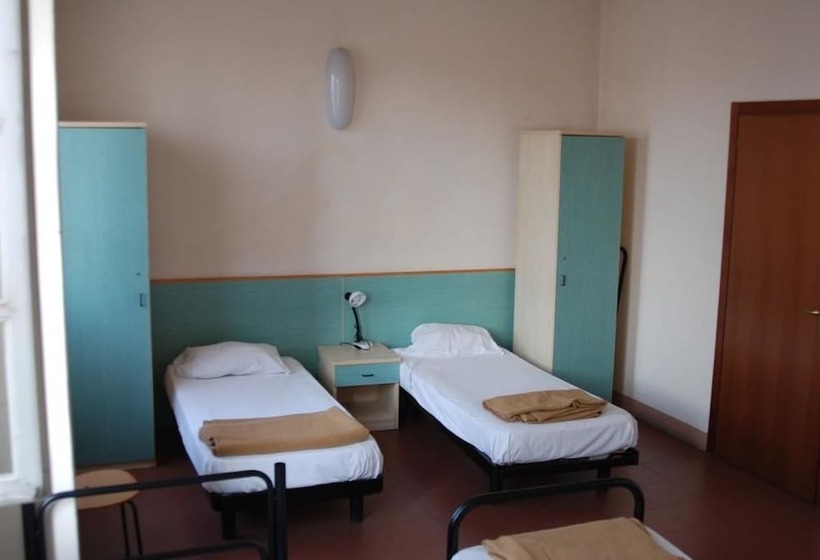 اتاق استاندارد چهارنفره با سرویس بهداشتی مشترک, Il Chiostro Hostel And