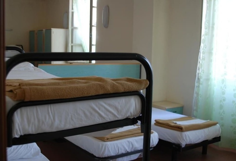 اتاق چهار تخته با دستشویی مشترک, Il Chiostro Hostel And