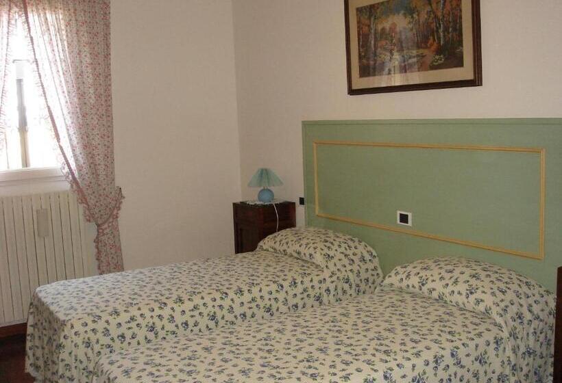 غرفة قياسية ثلاثية, La Corte Del Cavaliere Bed & Breakfast