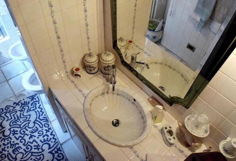 バス共有のスタンダードルーム, B&b Villa Moro   Family House