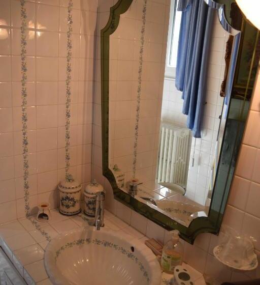 バス共有のスタンダードルーム, B&b Villa Moro   Family House