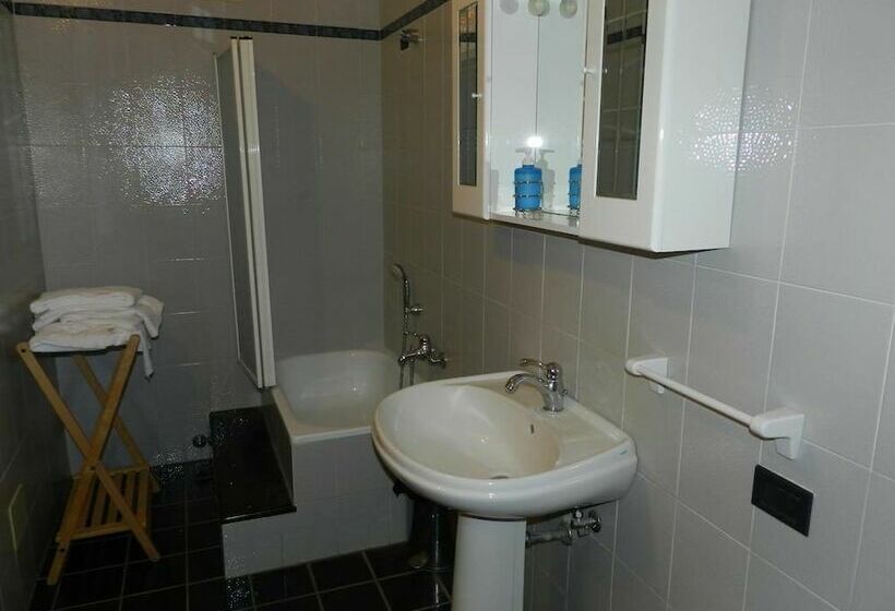 스탠다드 룸, Pit Stop