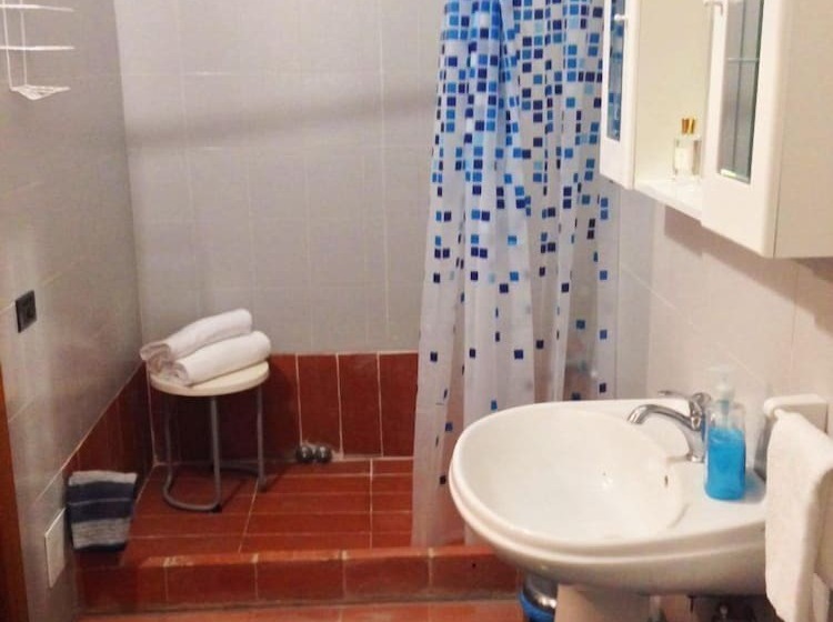 스탠다드 트리플 룸, Pit Stop