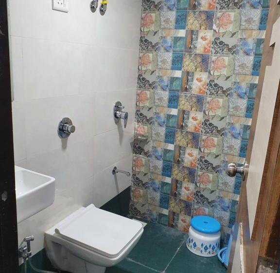 חדר דלוקס לארבעה, Apex