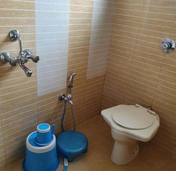 חדר בסיסי לשלושה, Apex