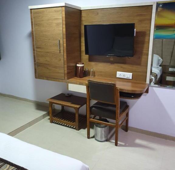 חדר בסיסי לשלושה, Apex