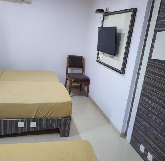 חדר דלוקס לשלושה, Apex