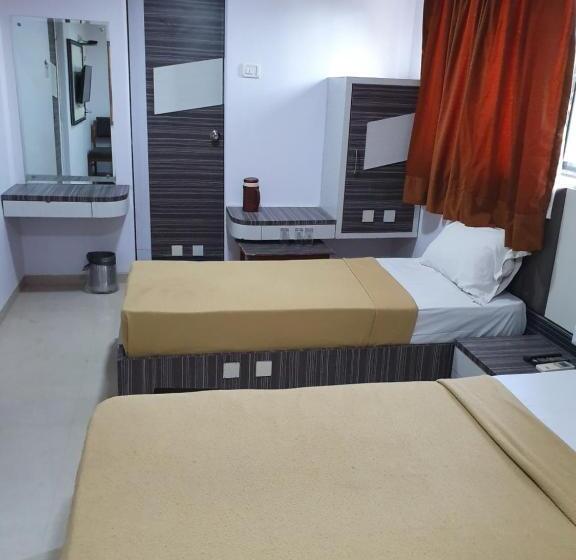 חדר דלוקס לשלושה, Apex