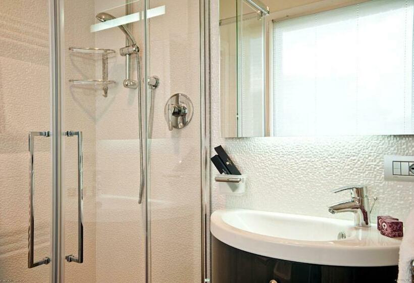 דירת חדר סופריור, Ferro Di Cavallo