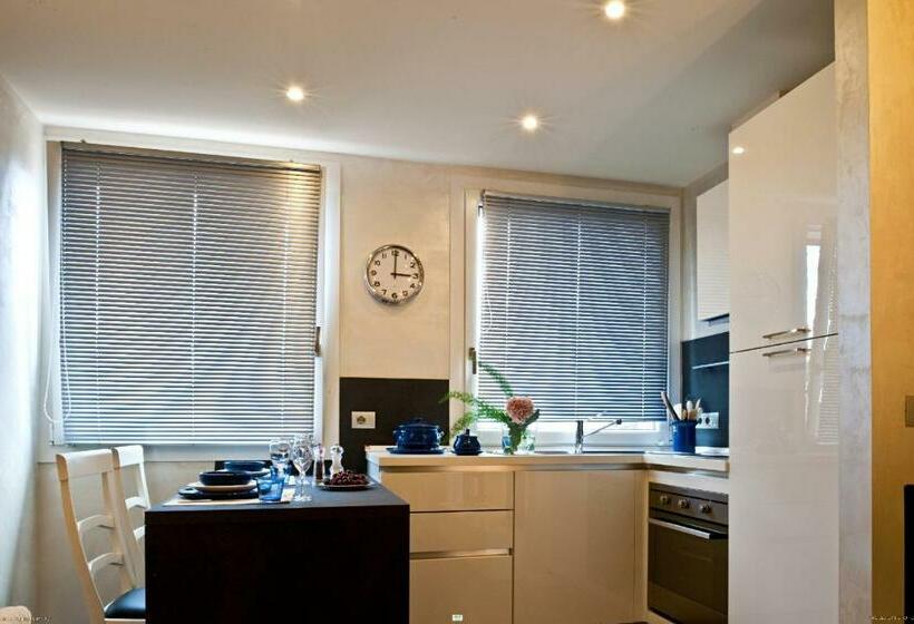 דירת חדר סופריור, Ferro Di Cavallo