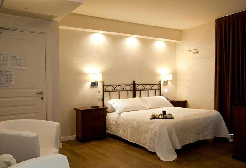 סוויטת ג'וניור, Ferro Di Cavallo