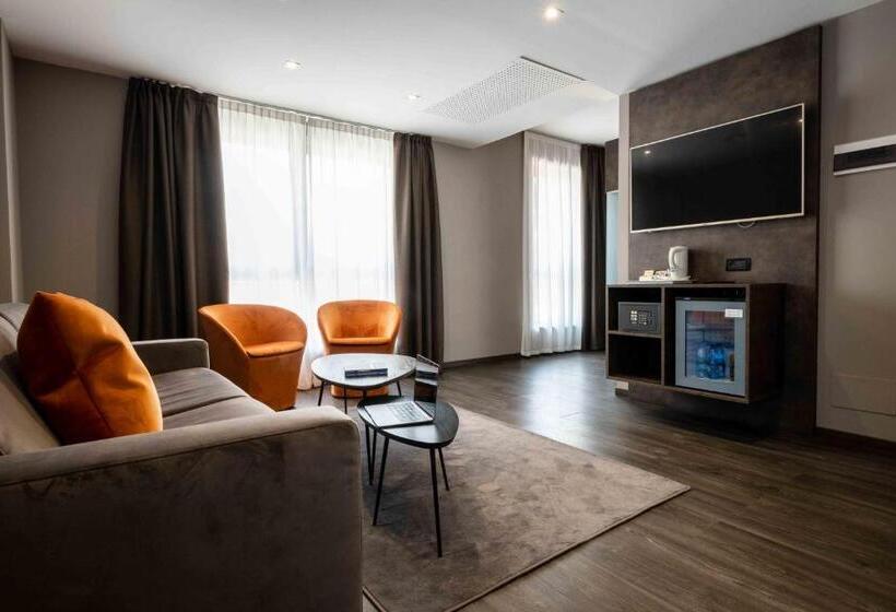 جناح ديلوكس, La Pieve