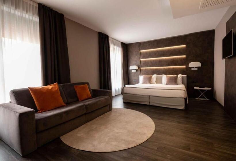 جناح جونيور ديلوكس, La Pieve