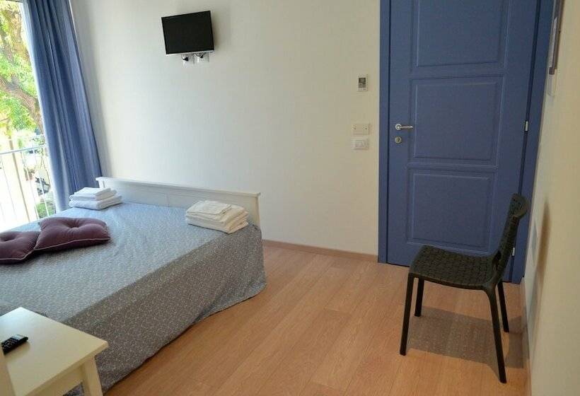 Номер Стандарт Трехместный, Petit