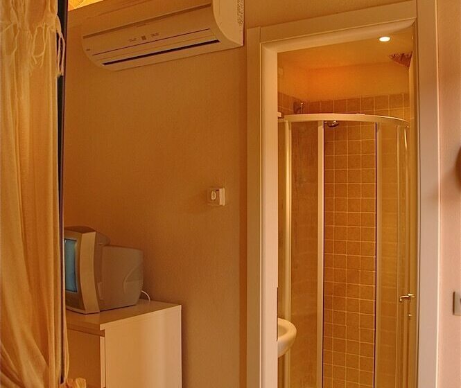 اتاق استاندارد, The Olive Inn