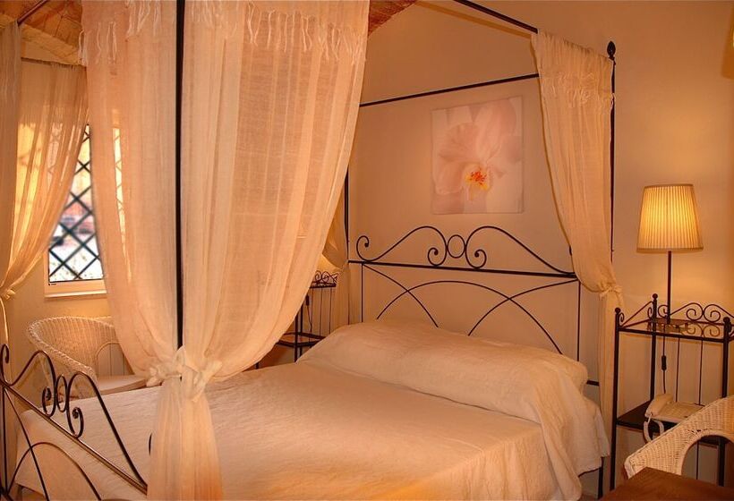 اتاق استاندارد, The Olive Inn