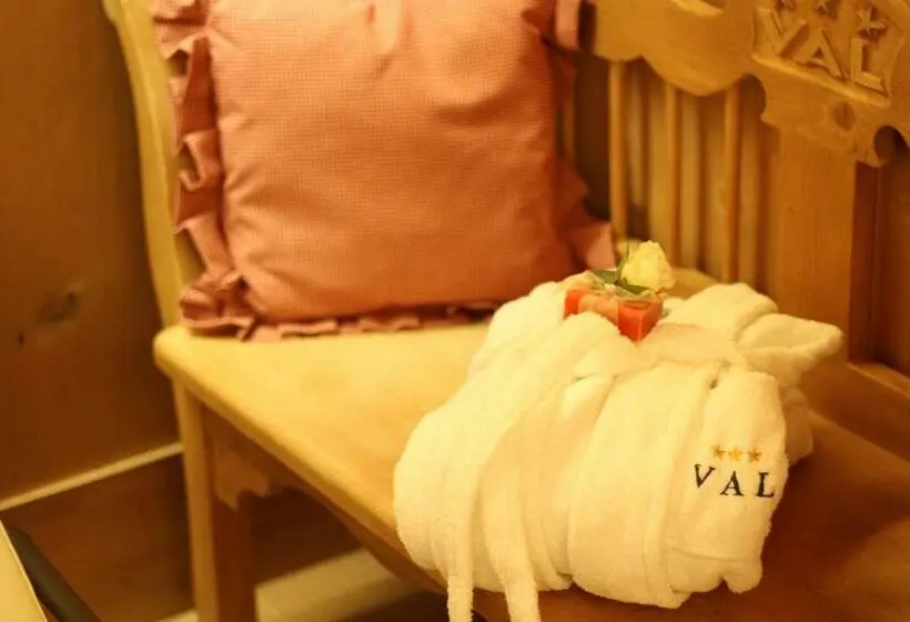 اتاق استاندارد یک تخته با بالکن, Val