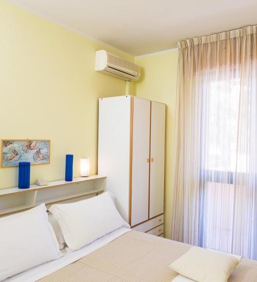 غرفة قياسية بالطابق الأرضى, Valentino