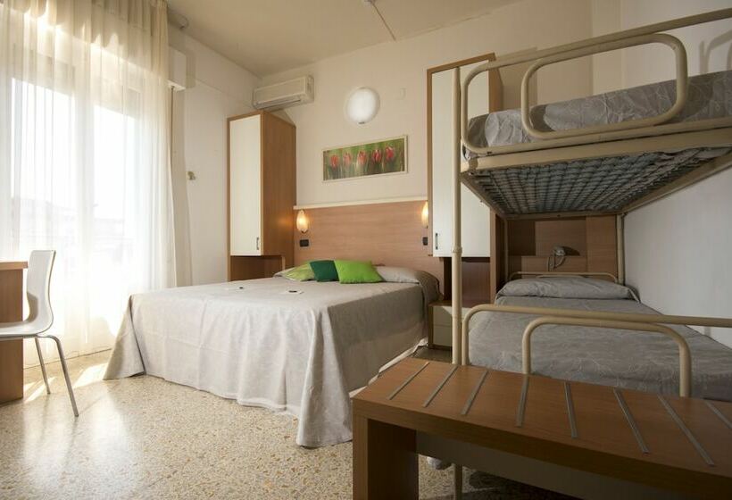 اتاق استاندارد سه نفره, Veliero