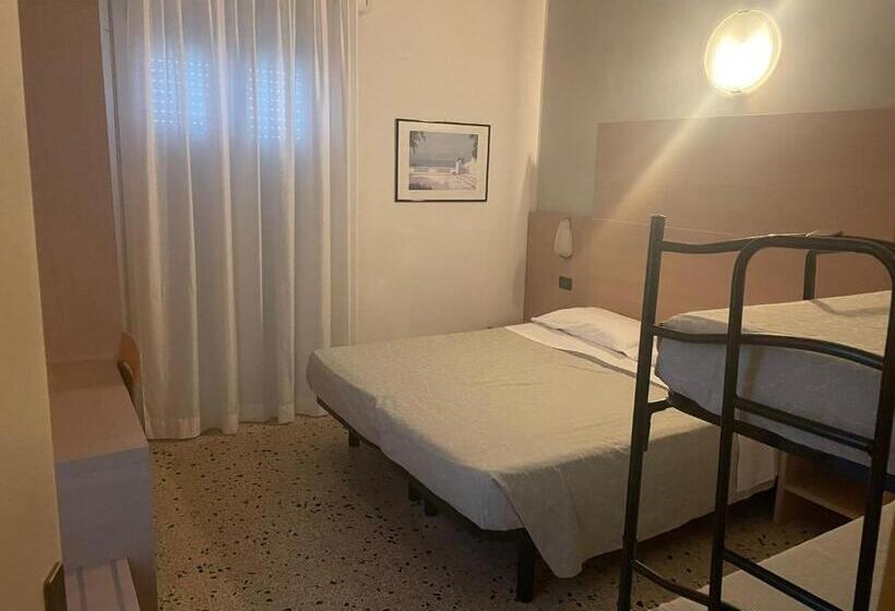 اتاق استاندارد سه نفره, Veliero