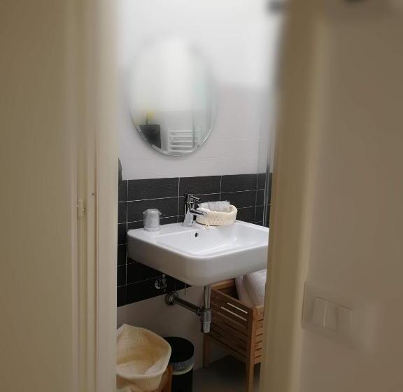 标准间, Paneolio B&b