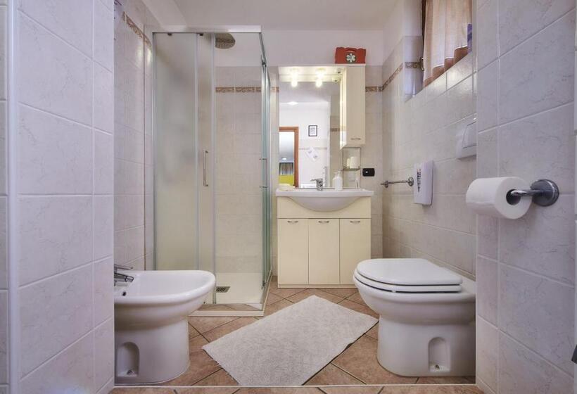 패밀리 스튜디오, B&b Foresteria Casa Della Musica Lake Como