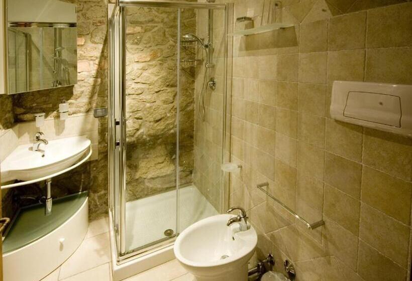 شقة غرفتين, Aiceltis