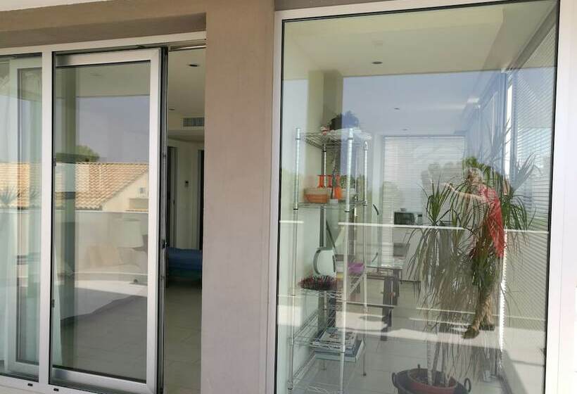 סוויטה נוף לים, Art House Quartu   Margine Rosso