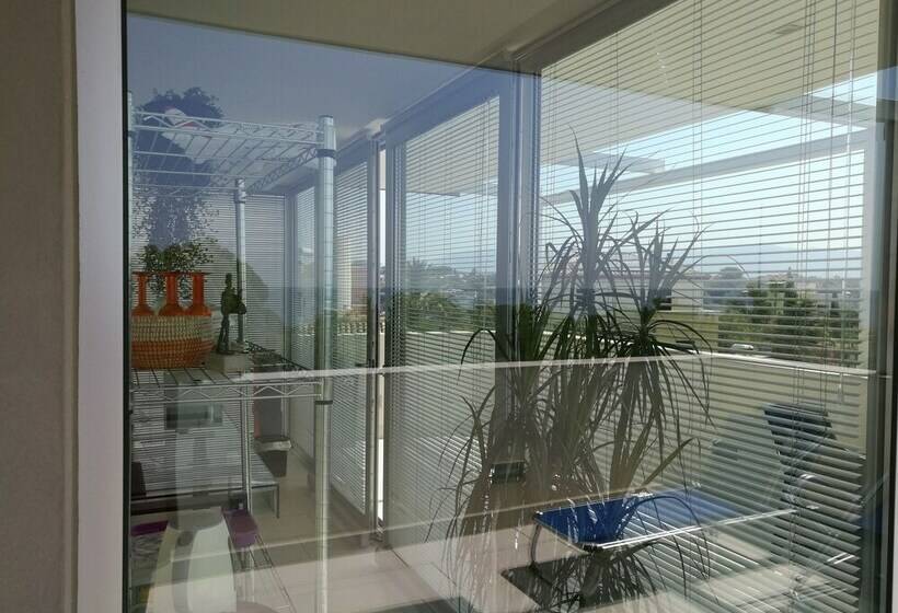 סוויטה נוף לים, Art House Quartu   Margine Rosso